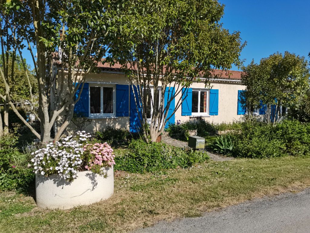 Achat maison à vendre 3 chambres 170 m² - Saint-Nazaire-sur-Charente