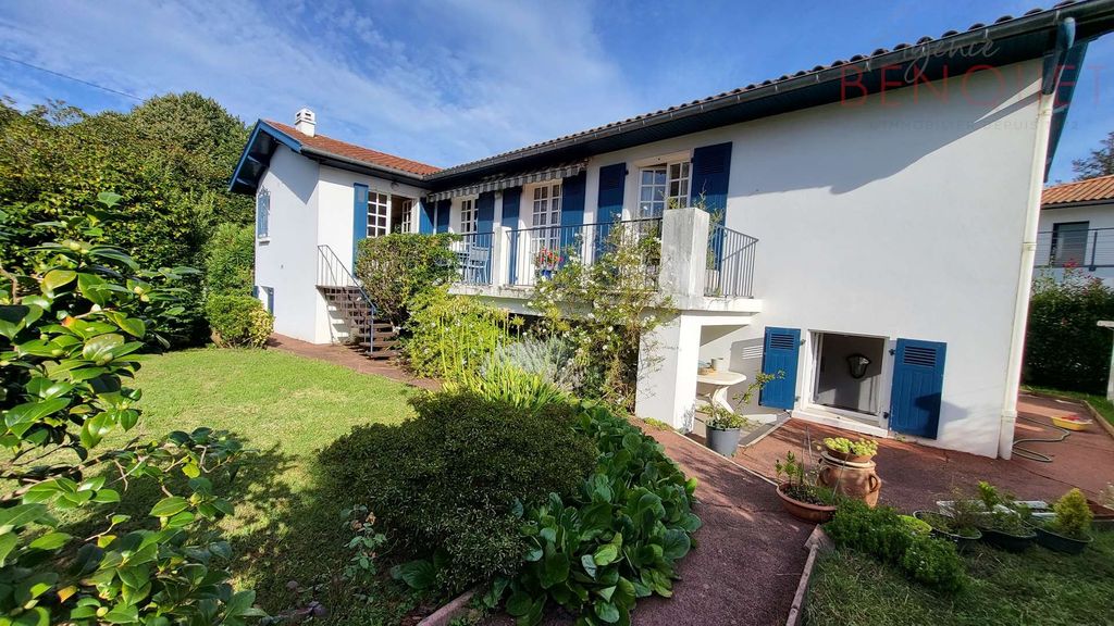 Achat maison à vendre 7 chambres 222 m² - Biarritz