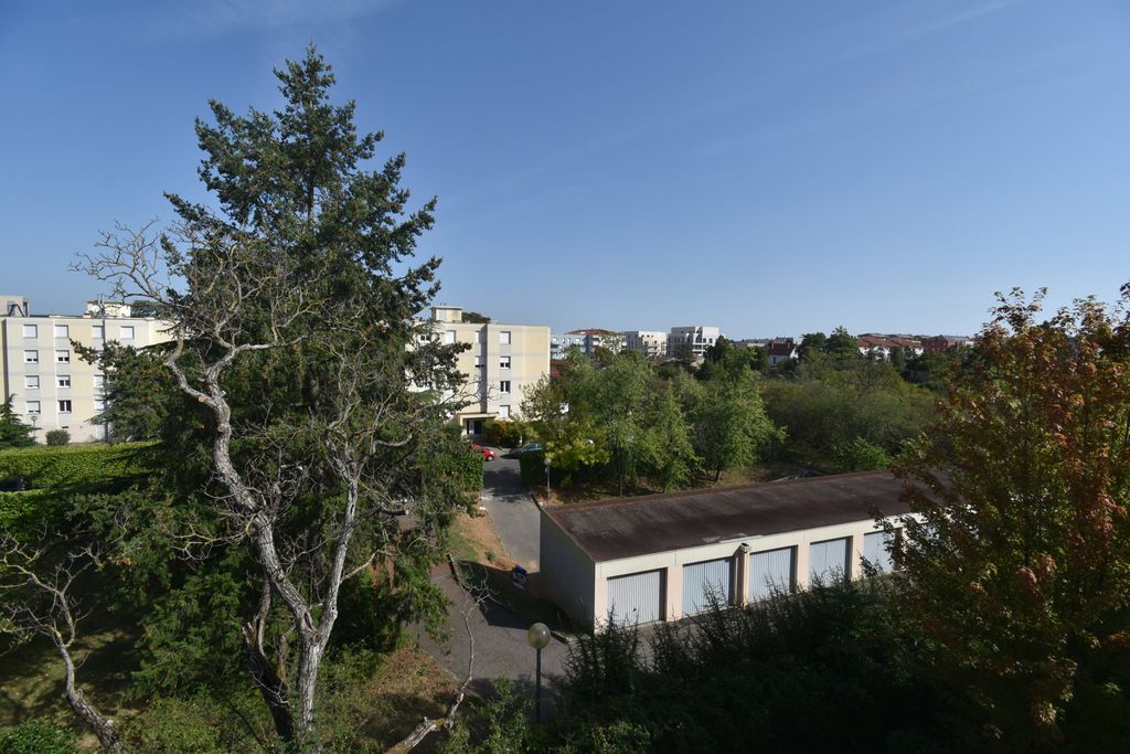 Achat appartement à vendre 2 pièces 42 m² - Décines-Charpieu