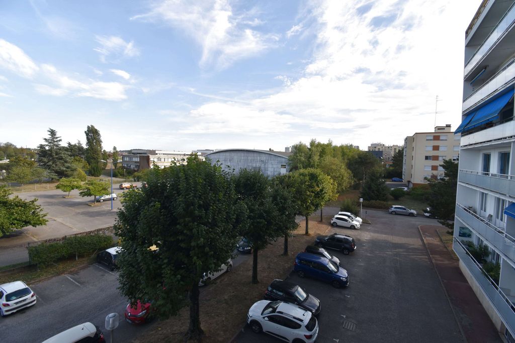 Achat appartement à vendre 3 pièces 67 m² - Décines-Charpieu