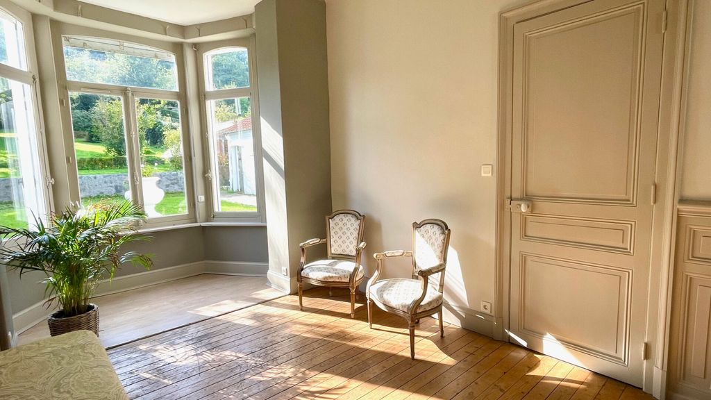 Achat maison à vendre 5 chambres 192 m² - Saint-Étienne-au-Mont