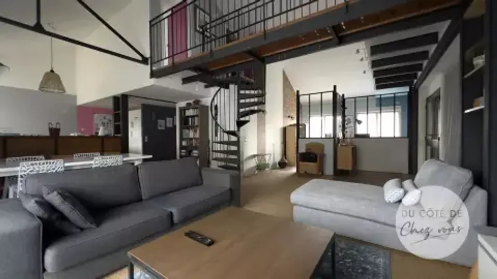 Achat loft à vendre 6 pièces 163 m² - Saint-Julien-les-Villas