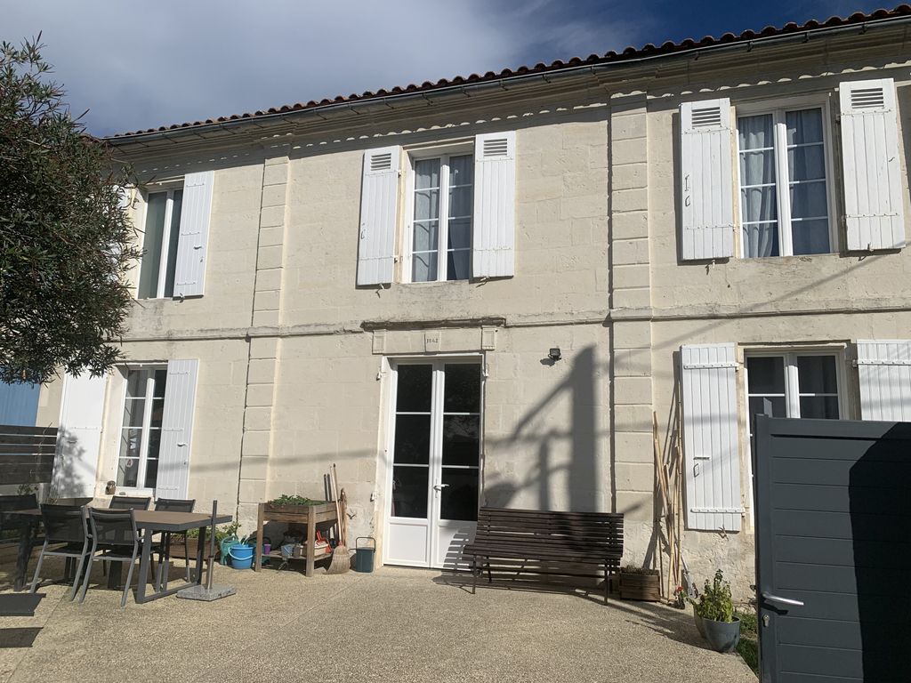 Achat maison à vendre 5 chambres 203 m² - Saint-Thomas-de-Conac