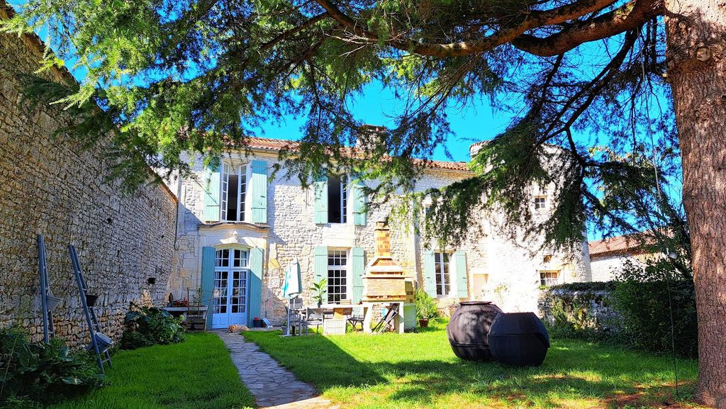 Achat maison à vendre 5 chambres 252 m² - Villars-en-Pons