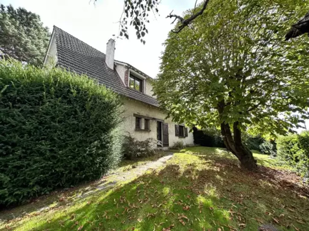 Achat maison à vendre 3 chambres 169 m² - Le Mesnil-Saint-Denis
