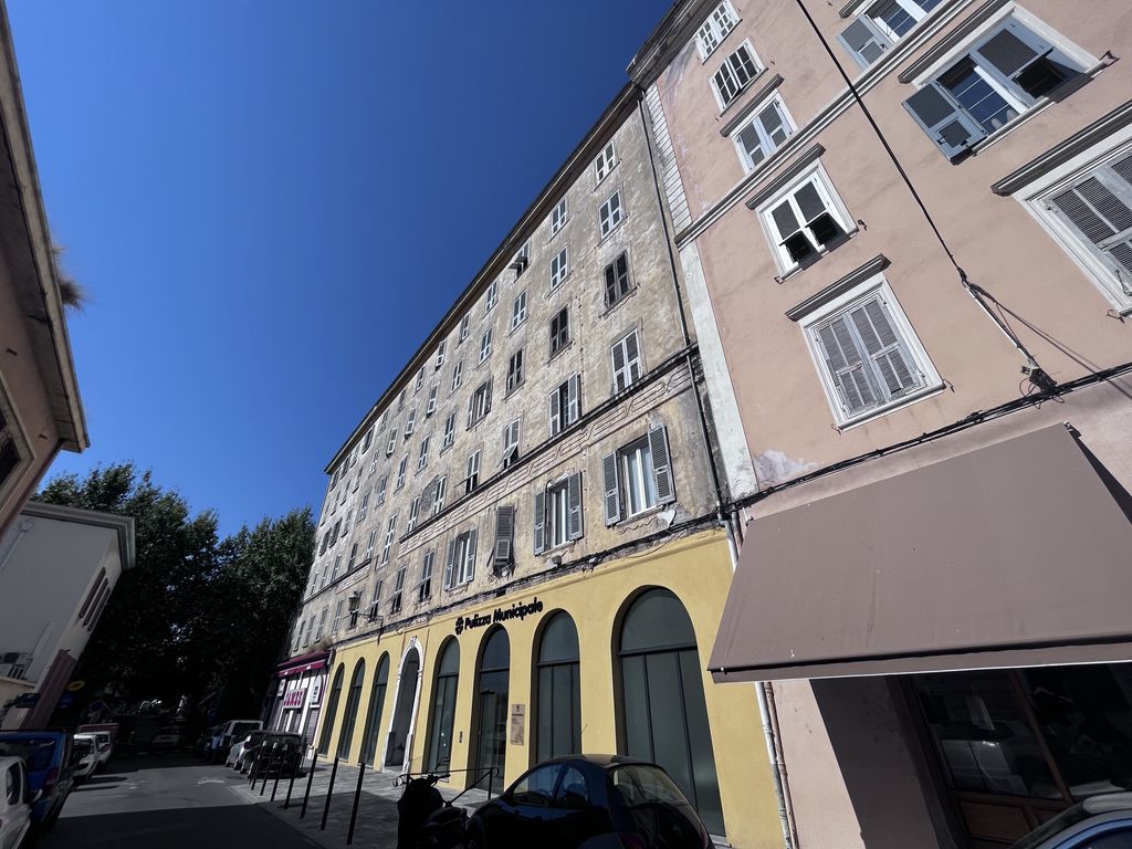 Achat appartement à vendre 6 pièces 130 m² - San-Martino-di-Lota