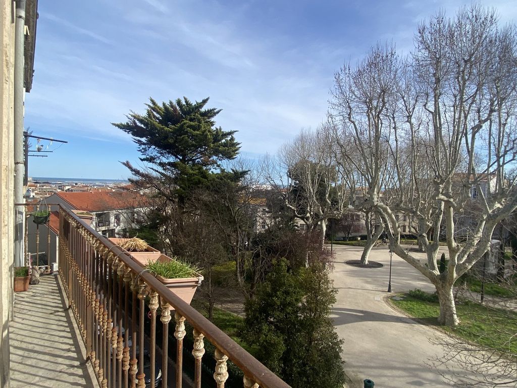 Achat appartement à vendre 4 pièces 95 m² - Sète