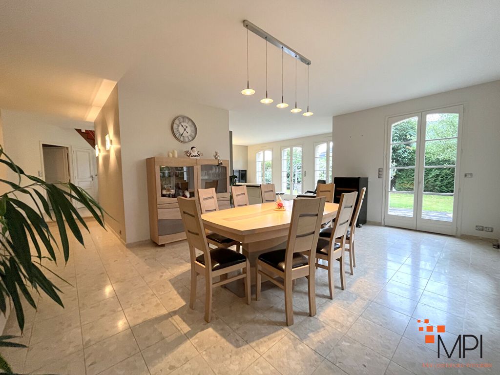 Achat maison à vendre 5 chambres 213 m² - Chartres-de-Bretagne
