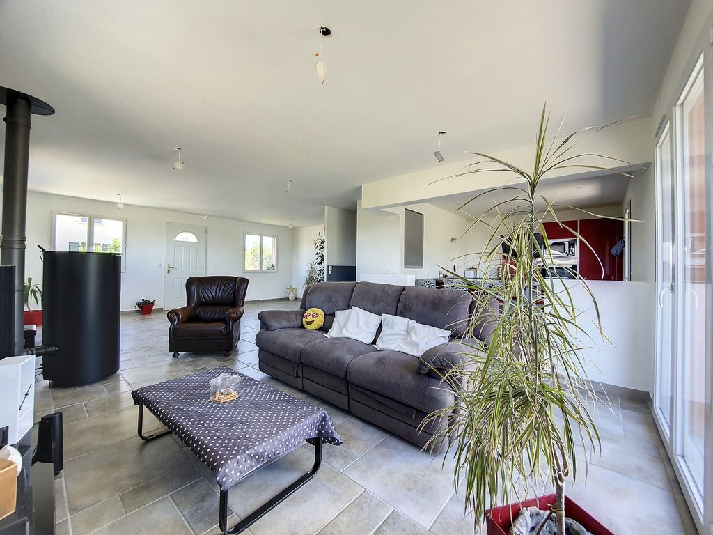 Achat maison à vendre 4 chambres 130 m² - Saint-Albin-de-Vaulserre