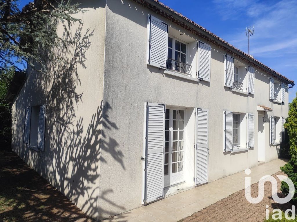 Achat maison à vendre 4 chambres 140 m² - Clessé