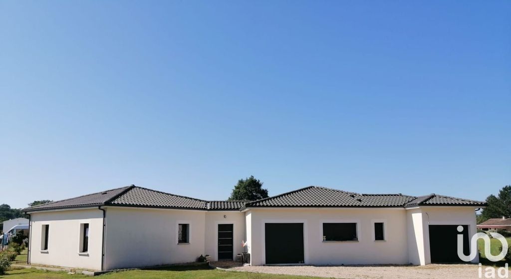 Achat maison à vendre 3 chambres 135 m² - Saint-Nexans
