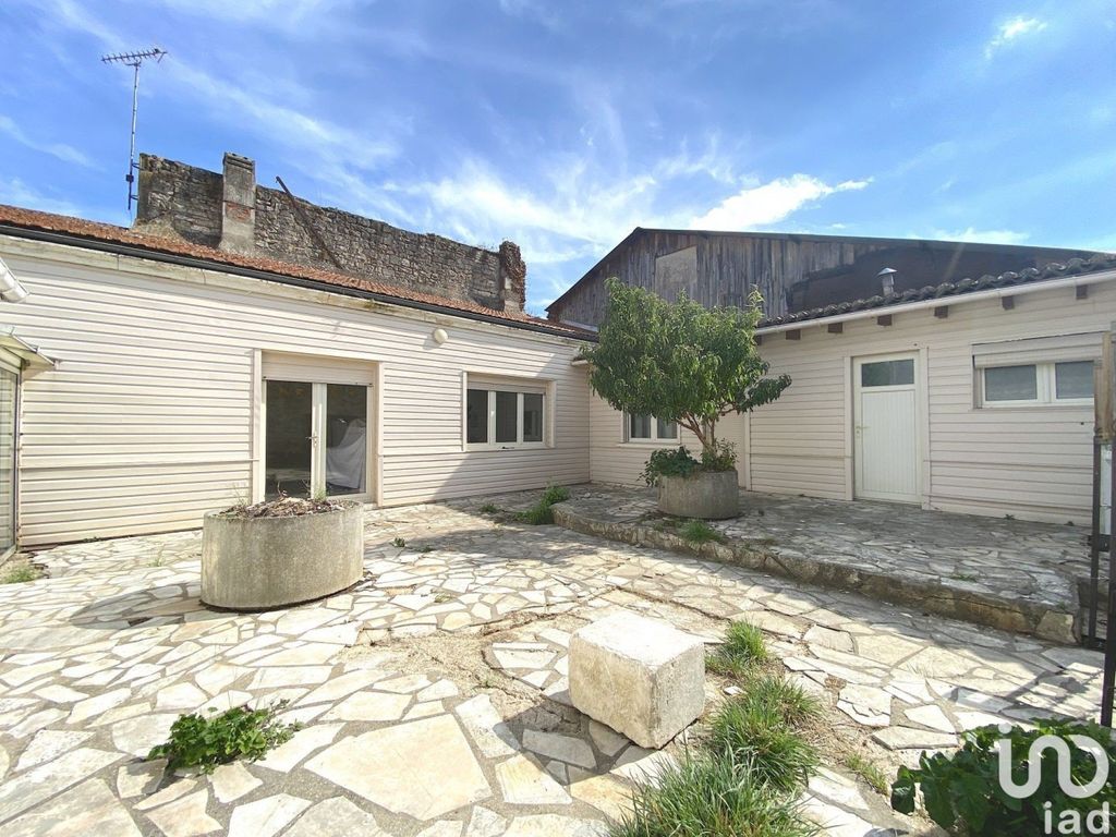 Achat maison à vendre 2 chambres 75 m² - Rochefort