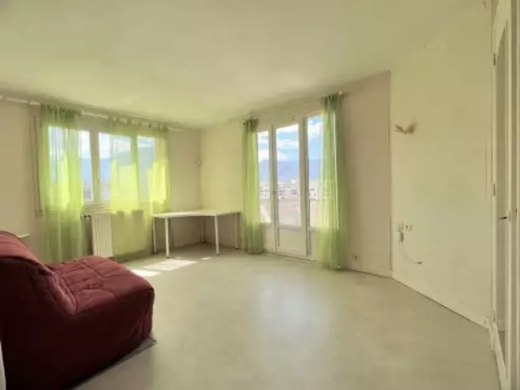 Achat appartement à vendre 2 pièces 49 m² - Saint-Martin-d'Hères