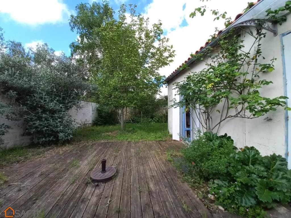 Achat maison à vendre 3 chambres 168 m² - Fontenay-le-Comte