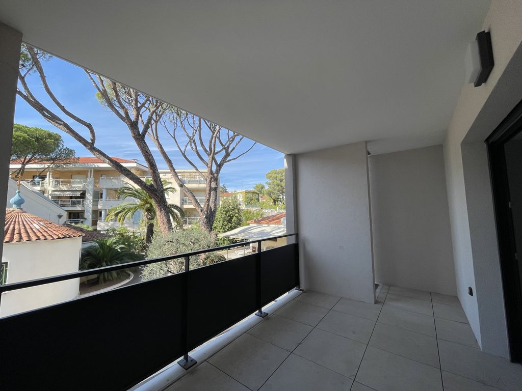 Achat appartement à vendre 2 pièces 61 m² - Saint-Raphaël