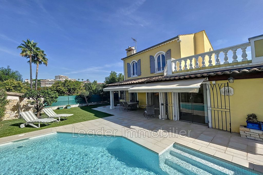 Achat maison à vendre 4 chambres 175 m² - Antibes