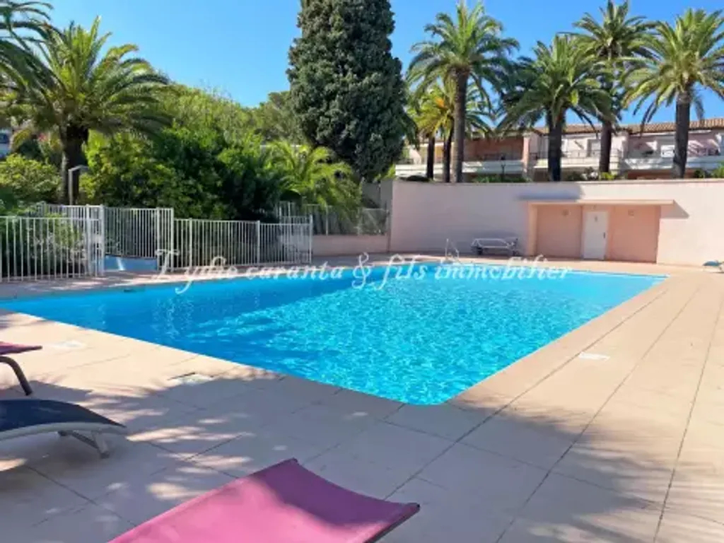 Achat maison à vendre 3 chambres 90 m² - Roquebrune-sur-Argens