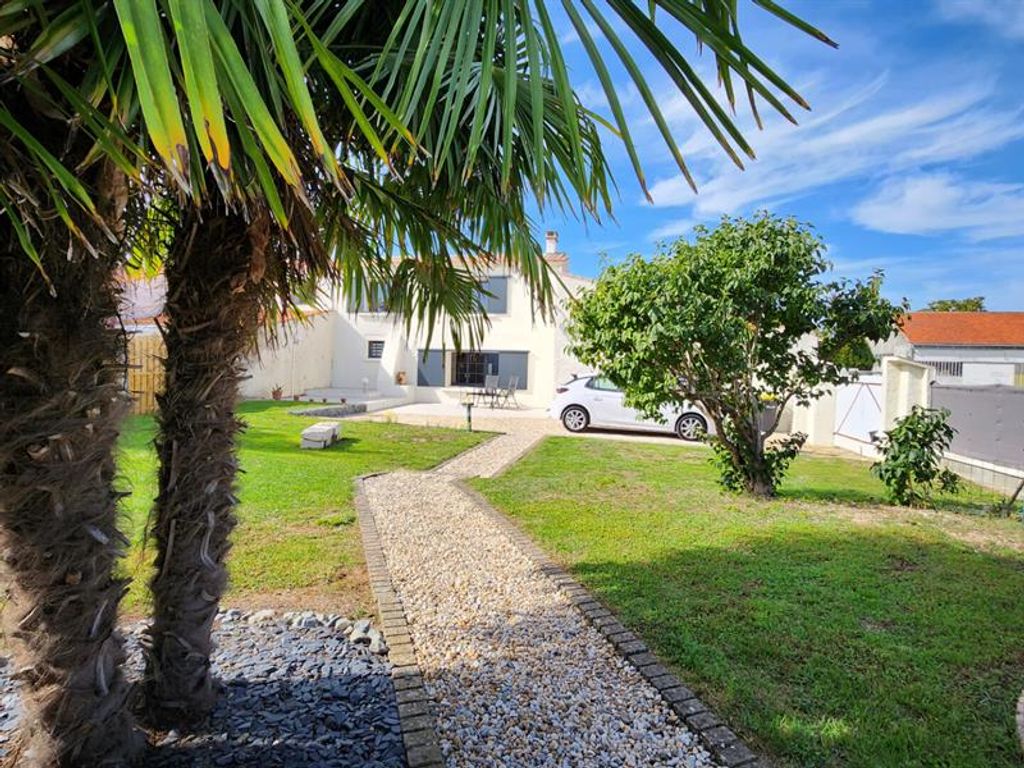 Achat maison à vendre 3 chambres 118 m² - La Rochelle