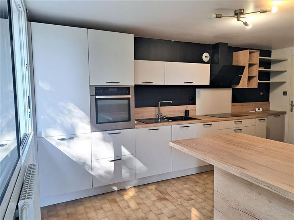 Achat maison à vendre 5 chambres 174 m² - Beaumont-lès-Valence