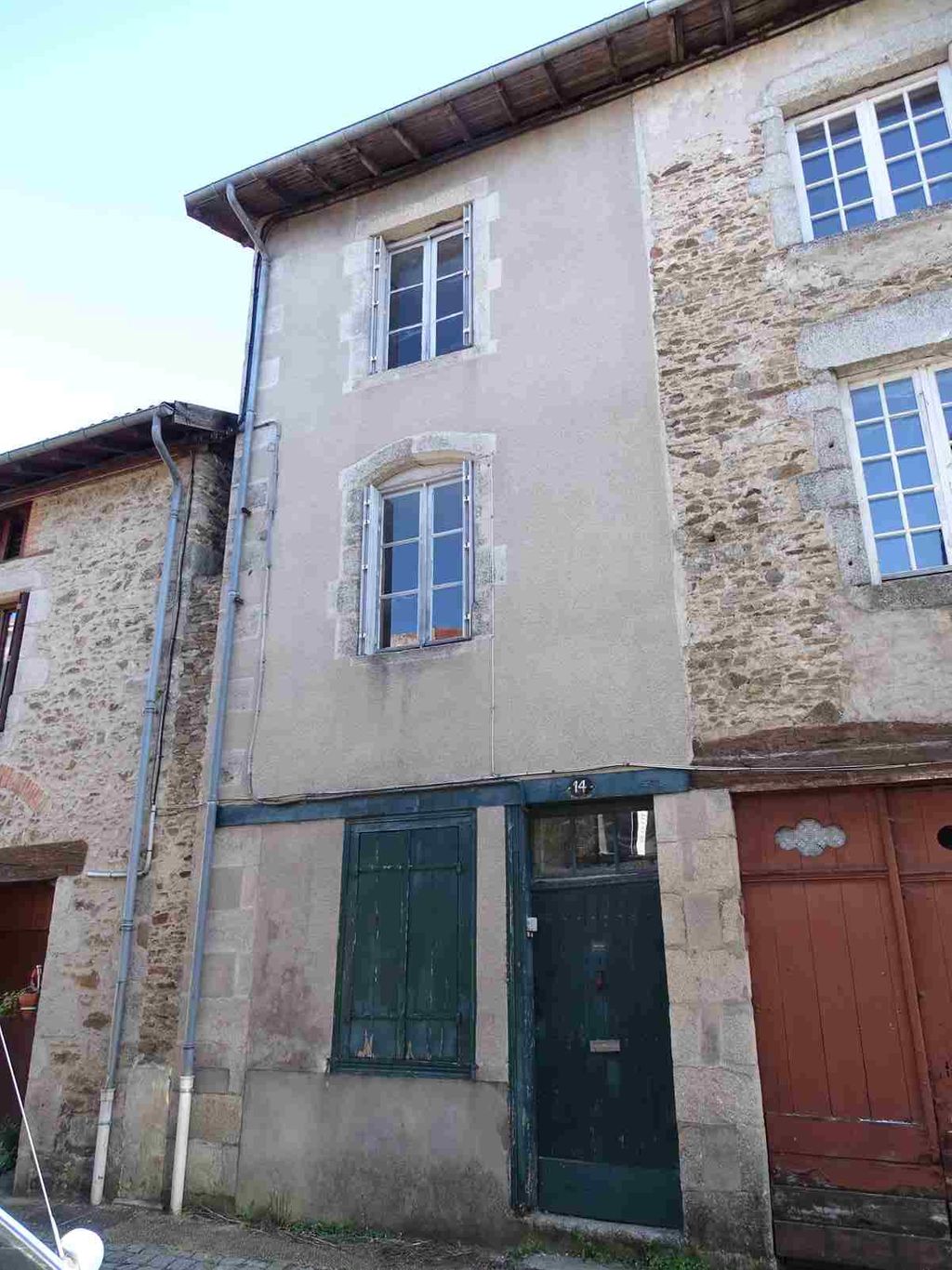 Achat maison à vendre 3 chambres 150 m² - Saint-Léonard-de-Noblat