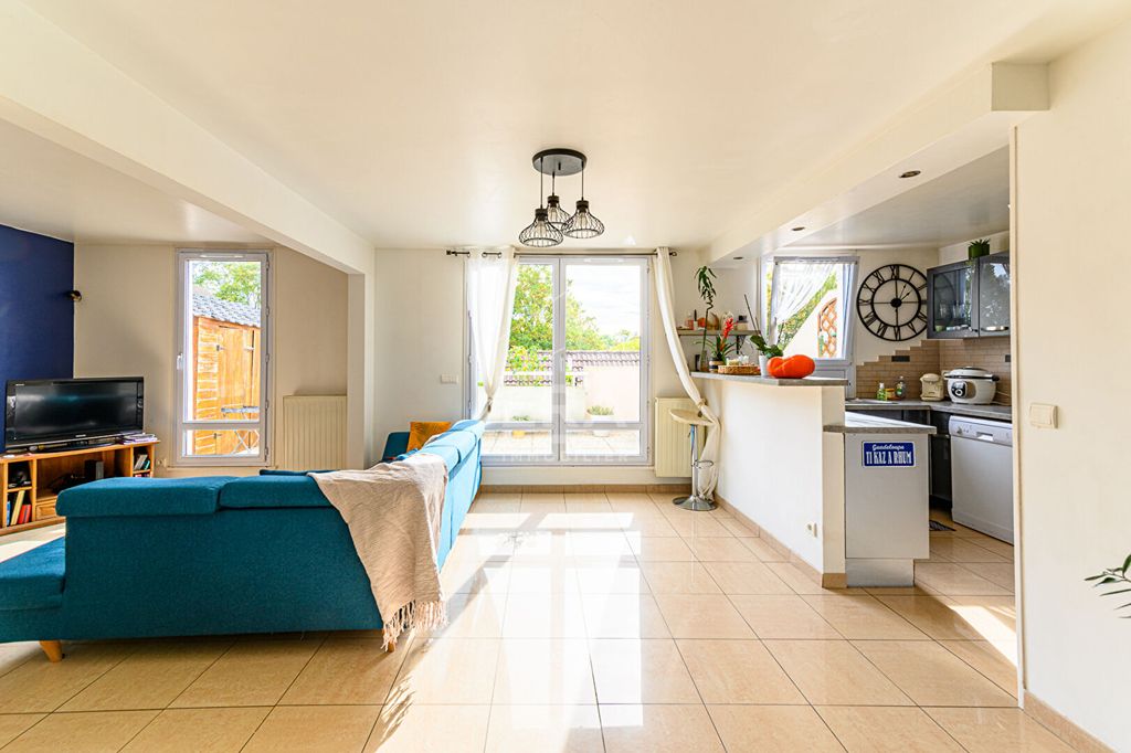 Achat appartement à vendre 3 pièces 72 m² - Roissy-en-Brie