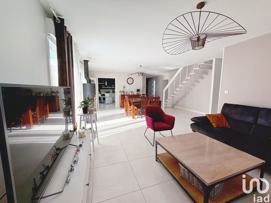 Achat maison à vendre 4 chambres 147 m² - Évaux-et-Ménil