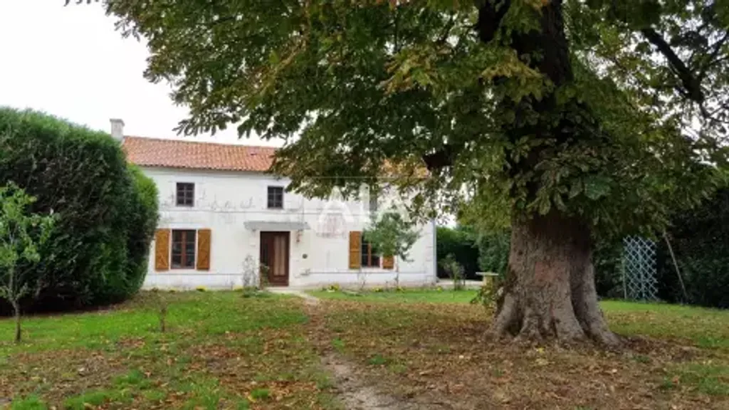 Achat maison à vendre 1 chambre 85 m² - Villefagnan