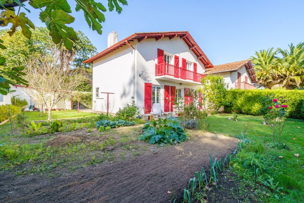 Achat maison à vendre 4 chambres 134 m² - Urrugne