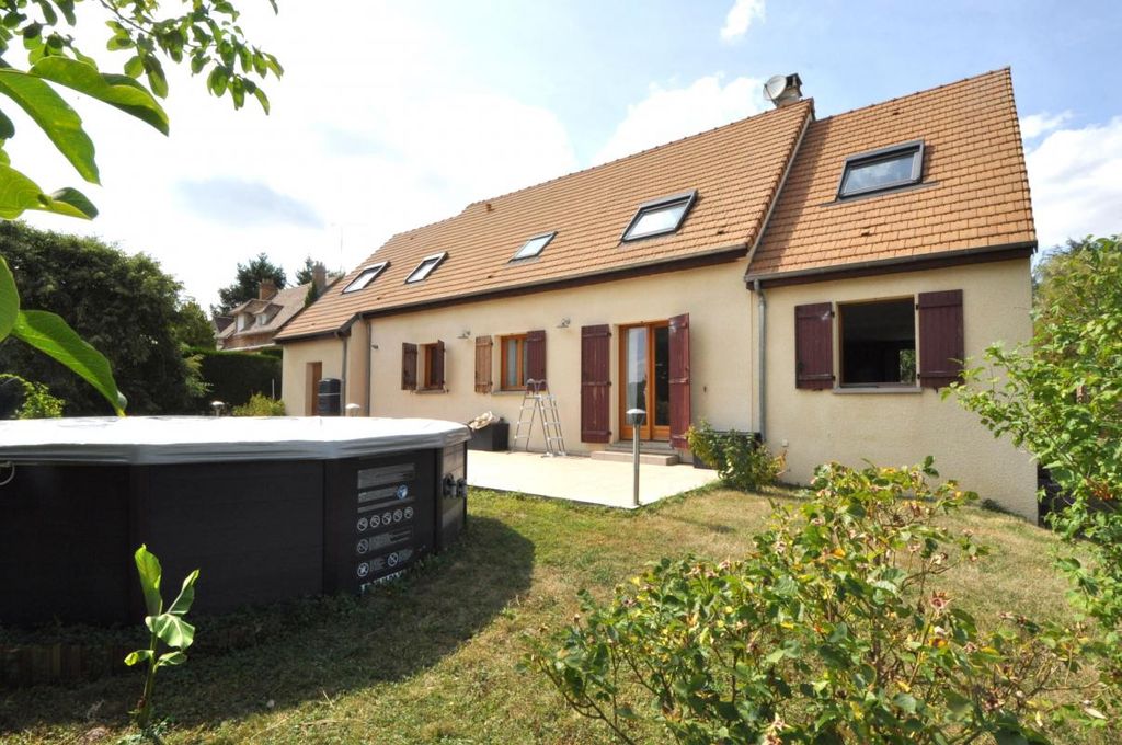 Achat maison à vendre 6 chambres 174 m² - Saint-Chéron