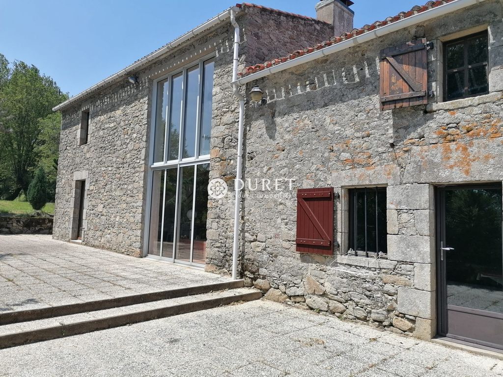 Achat maison à vendre 3 chambres 173 m² - Le Poiré-sur-Vie