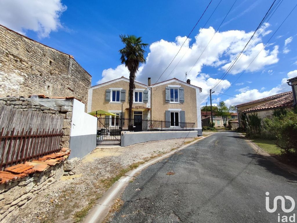 Achat maison à vendre 3 chambres 121 m² - Saint-Mandé-sur-Brédoire