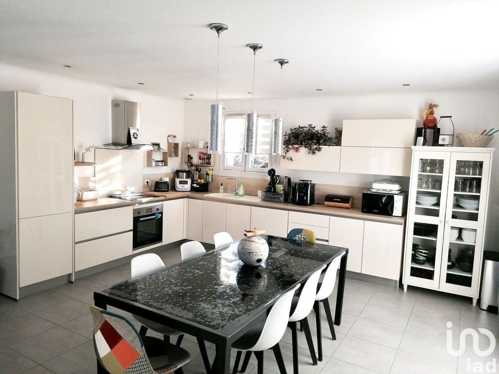 Achat maison à vendre 4 chambres 145 m² - Saint-Sorlin-en-Valloire