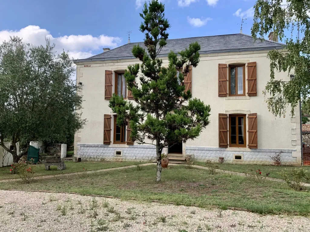 Achat maison à vendre 4 chambres 170 m² - Coulonges-sur-l'Autize