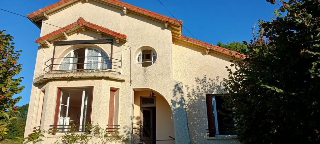 Achat maison à vendre 4 chambres 140 m² - Saint-Bonnet-de-Salers