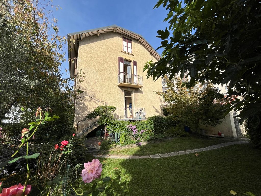 Achat maison à vendre 4 chambres 130 m² - Chambéry