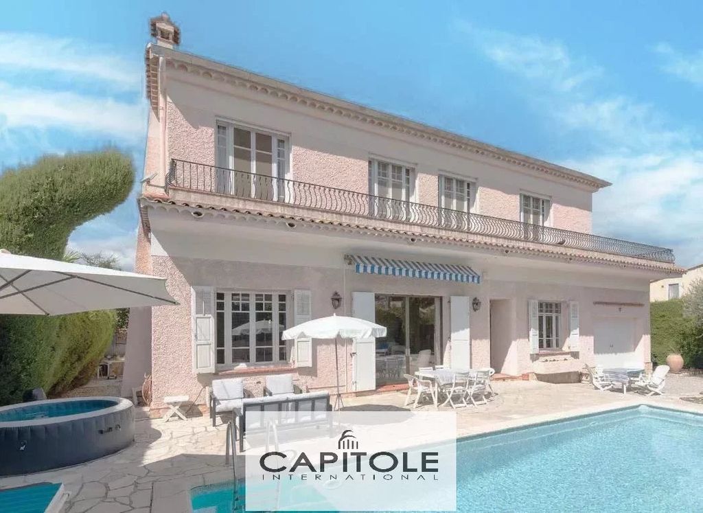 Achat maison à vendre 6 chambres 168 m² - Antibes