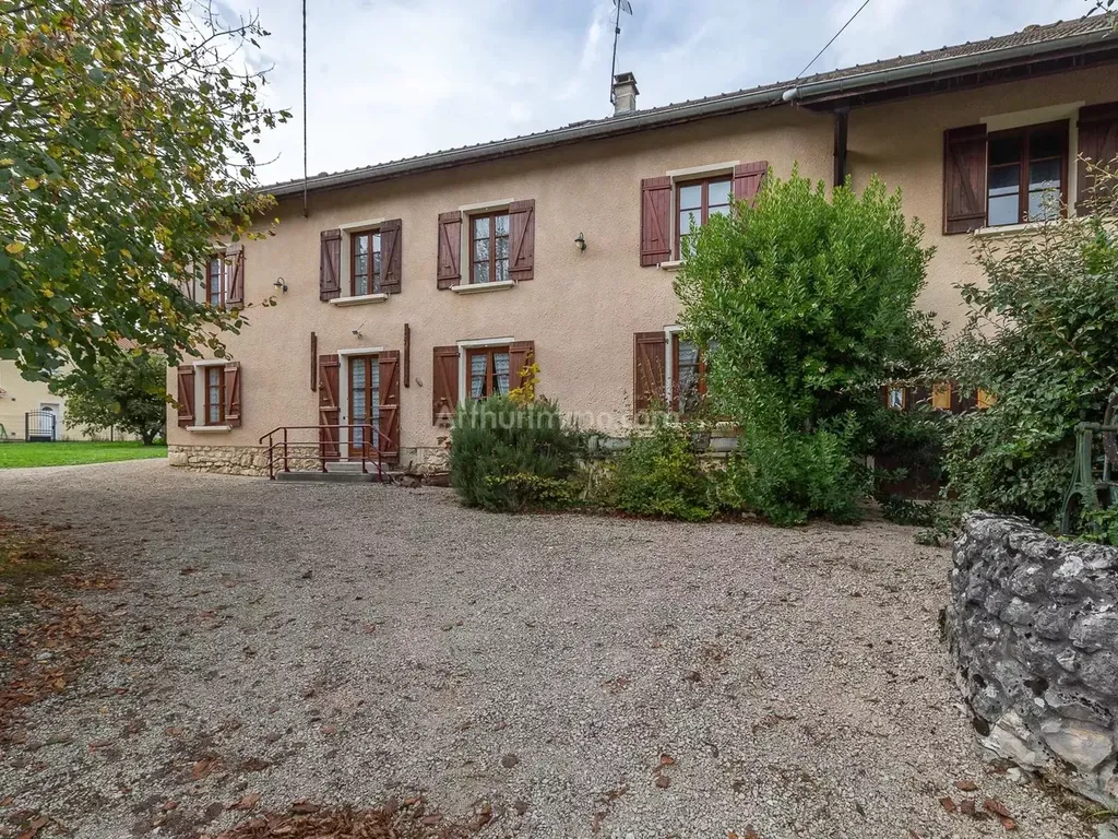 Achat maison à vendre 5 chambres 166 m² - Vignieu