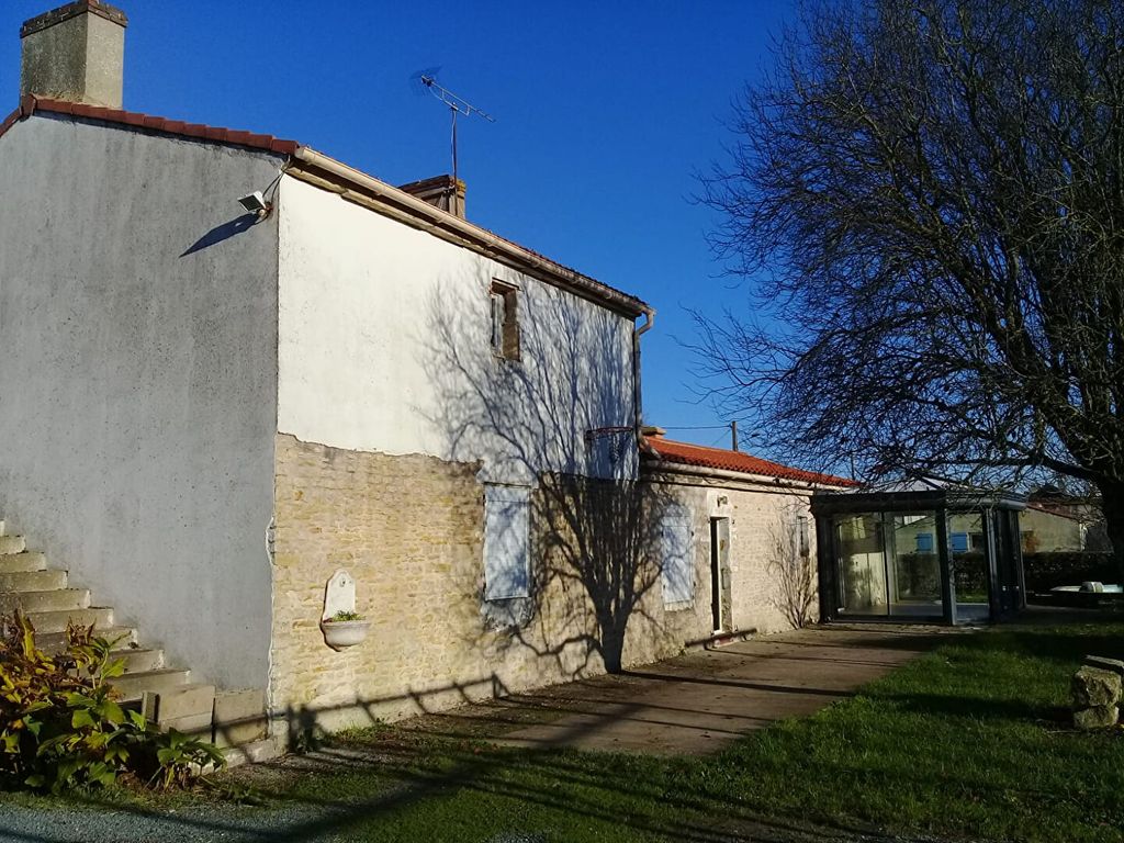 Achat maison à vendre 4 chambres 141 m² - Sainte-Radégonde-des-Noyers