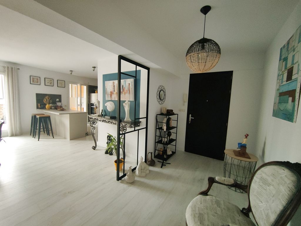 Achat appartement à vendre 4 pièces 107 m² - Saint-Laurent-de-la-Salanque