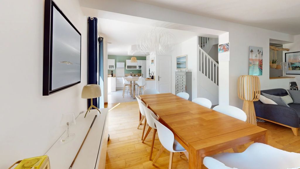 Achat maison à vendre 5 chambres 178 m² - Le Mesnil-Saint-Denis