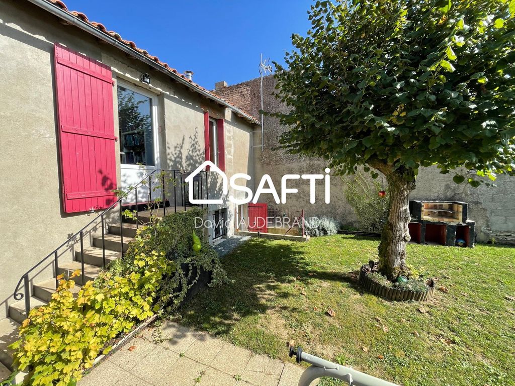 Achat maison à vendre 3 chambres 219 m² - Échiré