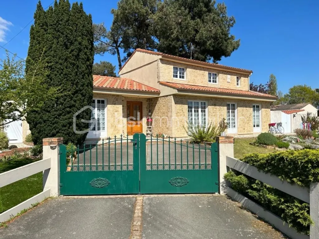 Achat maison à vendre 4 chambres 141 m² - Saint-Brevin-les-Pins