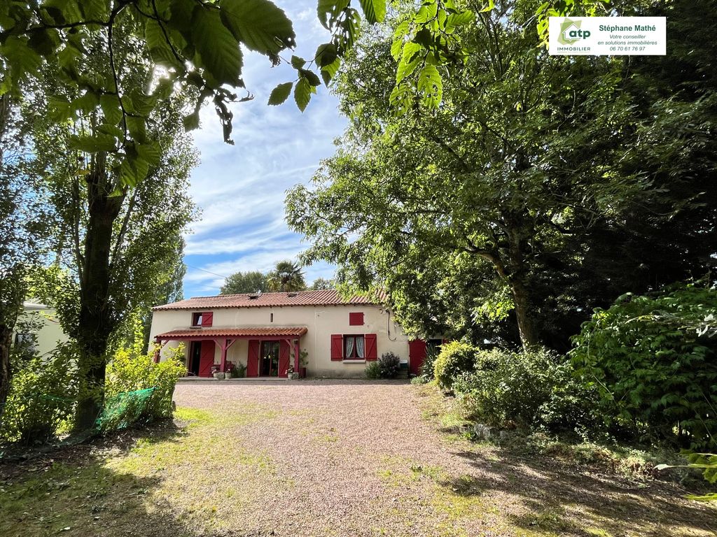 Achat maison à vendre 5 chambres 131 m² - Essarts-en-Bocage