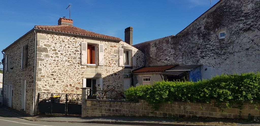 Achat maison à vendre 4 chambres 211 m² - Mervent