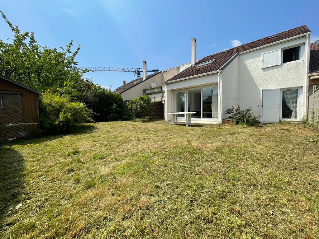 Achat maison à vendre 3 chambres 115 m² - Montigny-le-Bretonneux