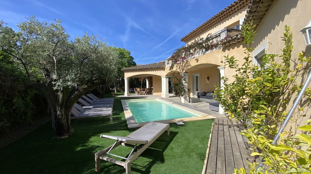 Achat maison à vendre 5 chambres 175 m² - Cavalaire-sur-Mer