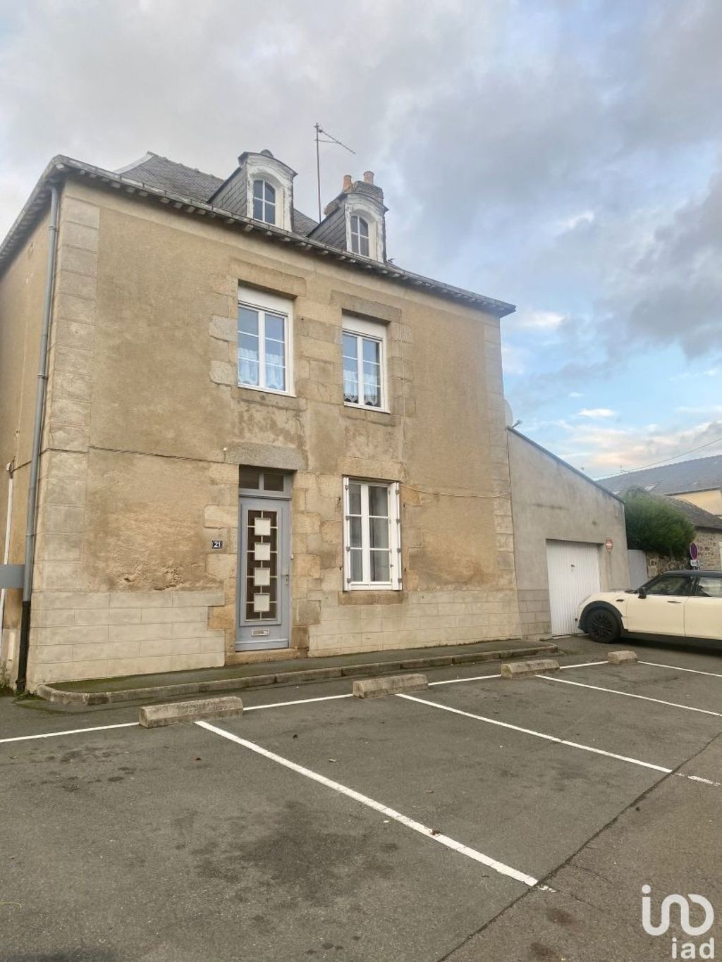 Achat maison à vendre 3 chambres 112 m² - Montsûrs-Saint-Céneré