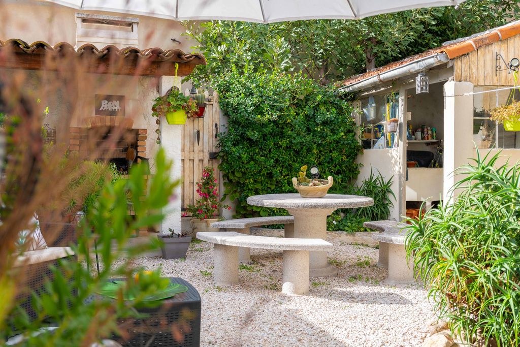 Achat maison à vendre 3 chambres 140 m² - Marseille 10ème arrondissement