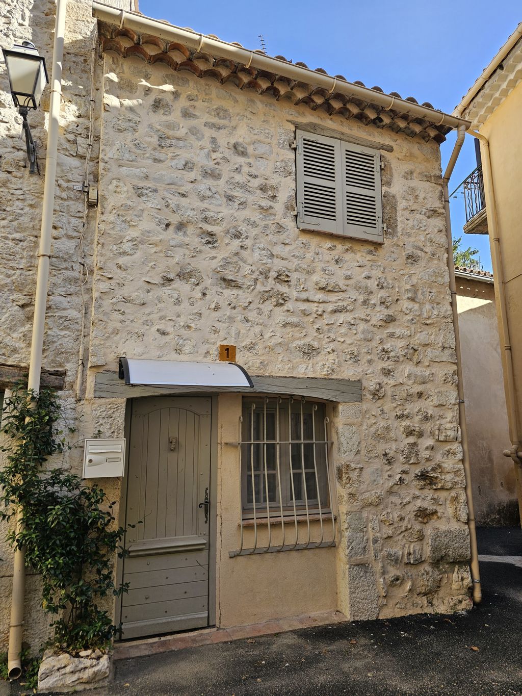 Achat maison à vendre 1 chambre 38 m² - Saint-Vallier-de-Thiey