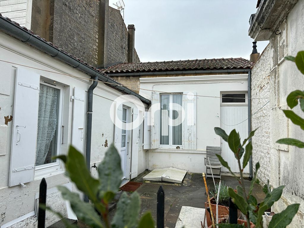 Achat maison à vendre 2 chambres 77 m² - Rochefort